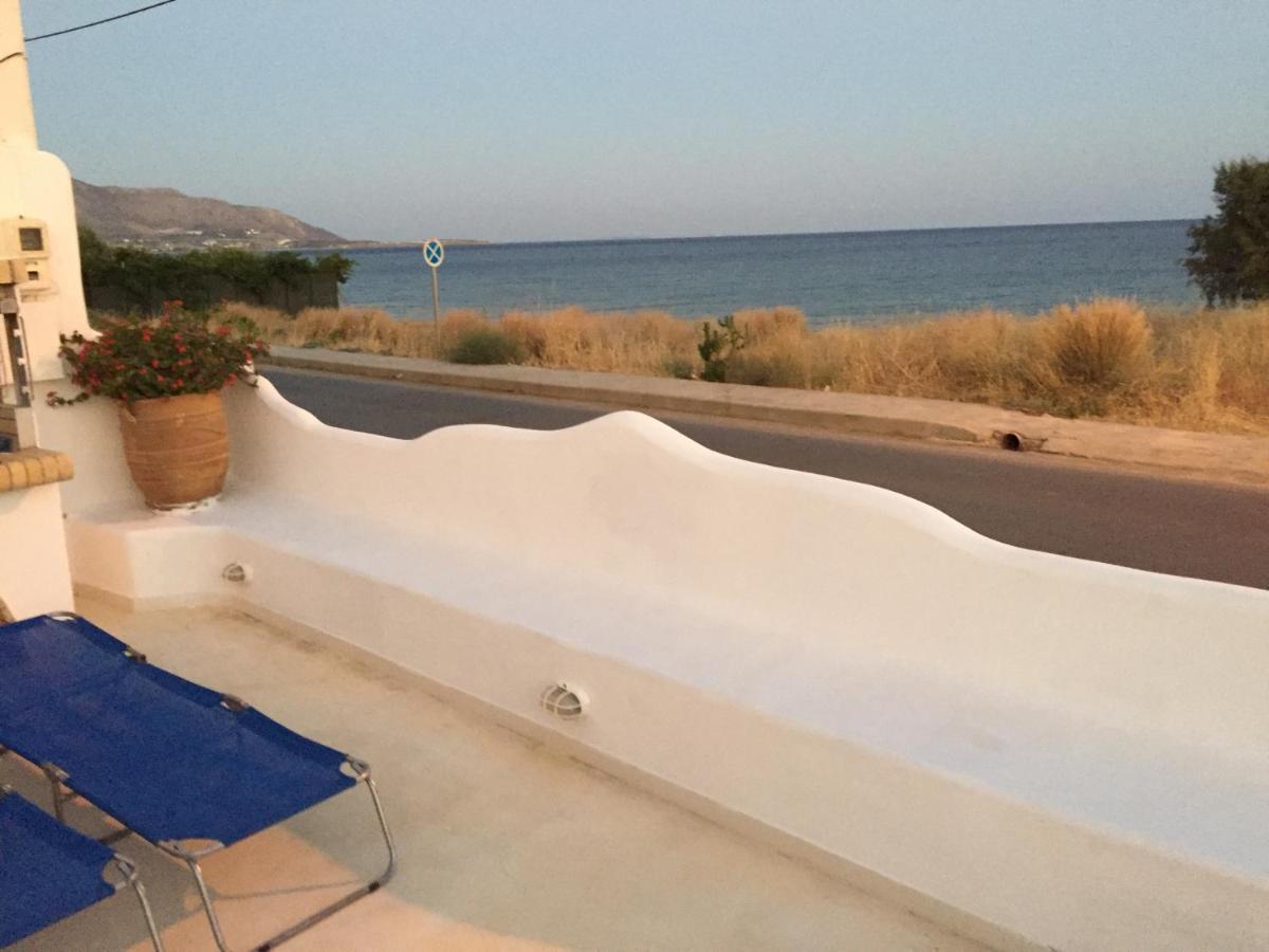 Blue Sea Villa & Apartments Makrýgialos 外观 照片