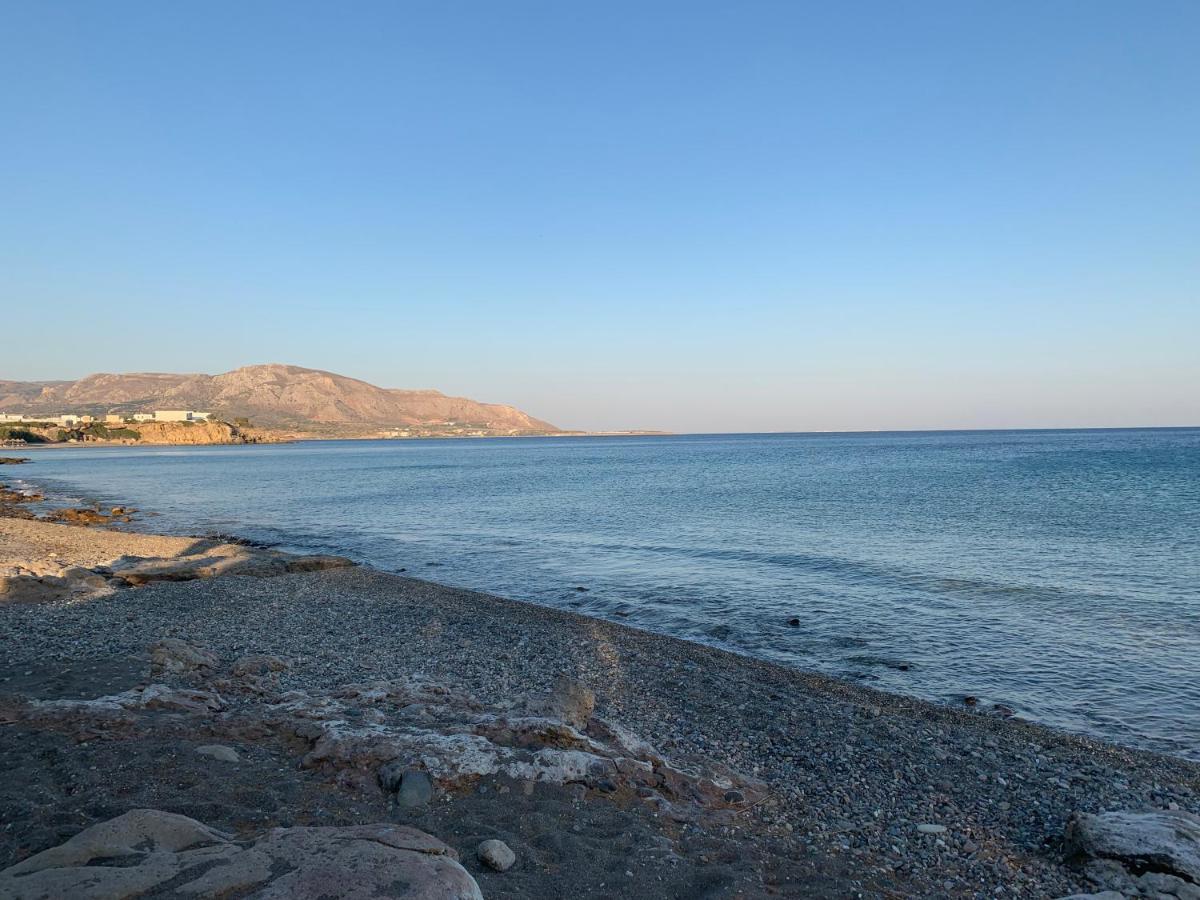 Blue Sea Villa & Apartments Makrýgialos 外观 照片